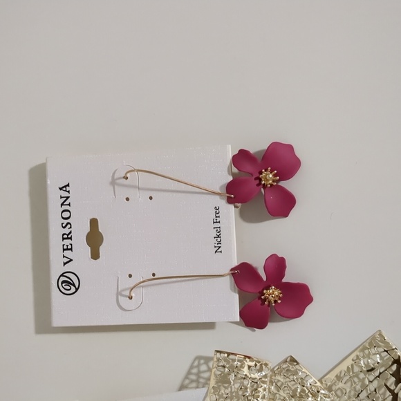 Versonas's Earrings - Picture 3 of 4